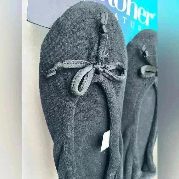 Isotoner Signature Womens Black Slip On Bow Ballet  Slippers Size 6.5-7.5 - Picture 3 of 8